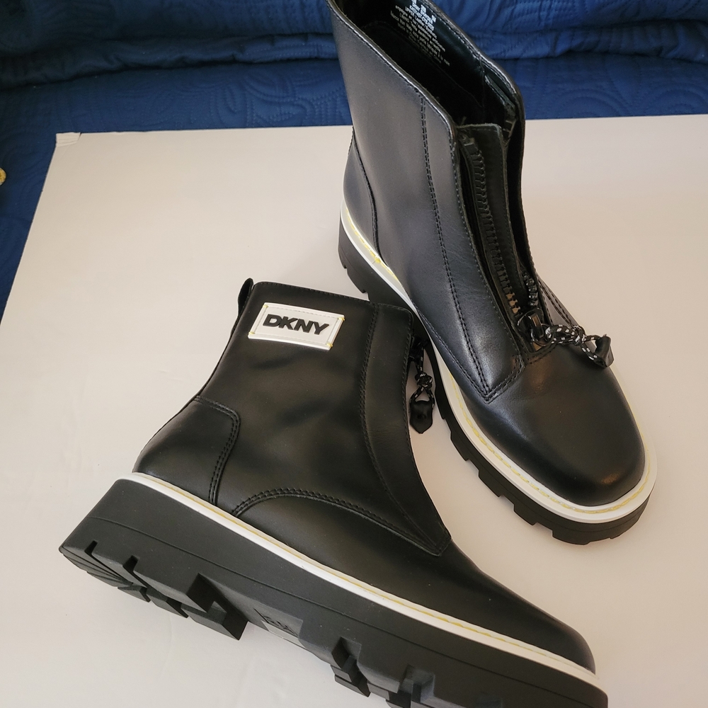NWT DKNY SHAYDEN LUG BOOTIE
